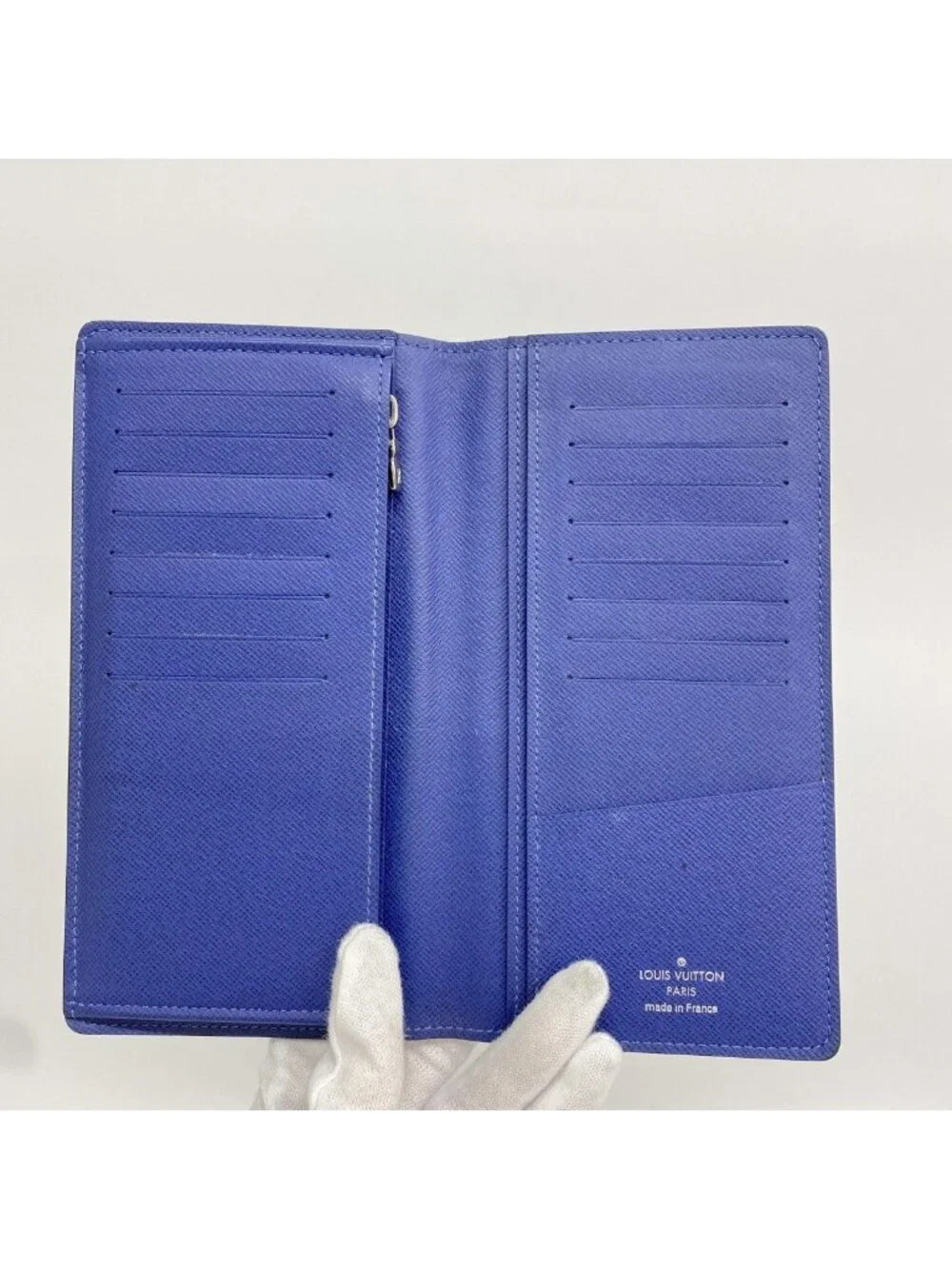 Louis Vuitton Wallet Taiga Portefeuille Brazza Cobalt
